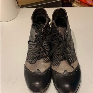 L’Artiste Spring Step booties